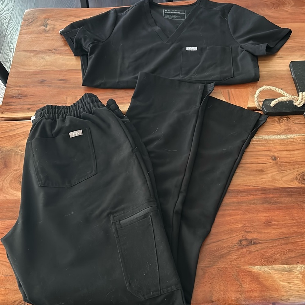 FIGS scrub set
